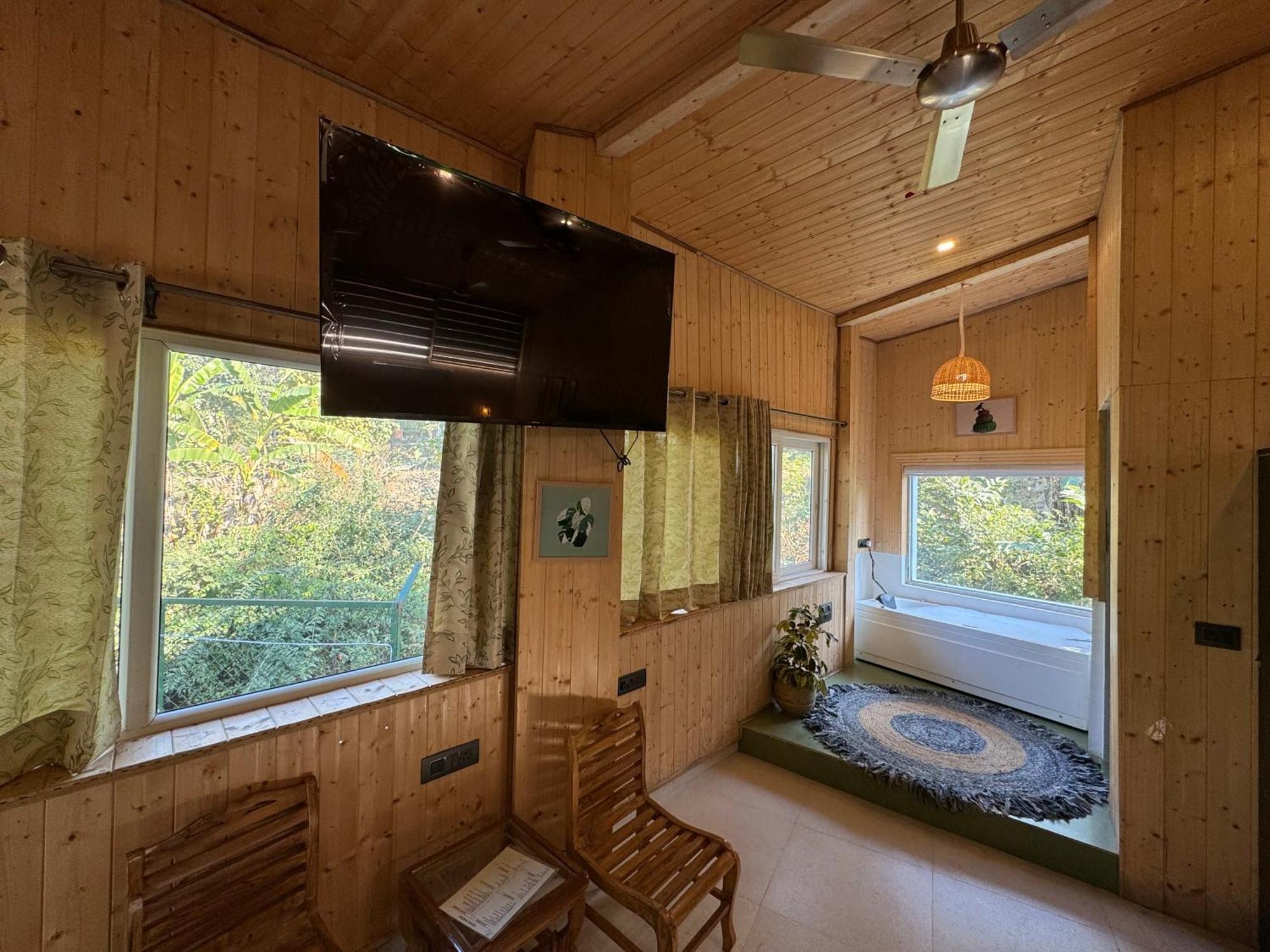 Saraiville- Luxury Riverside Cottages Dehradun Esterno foto