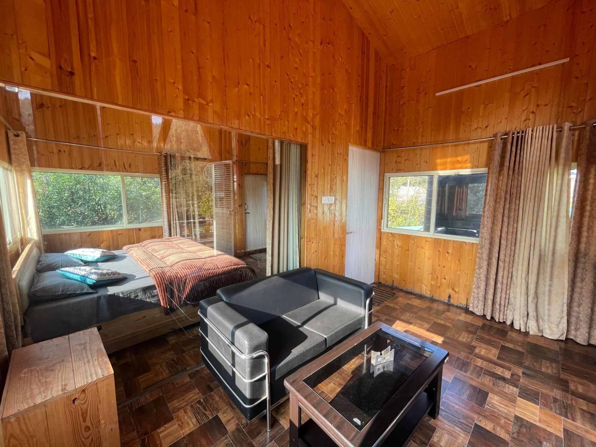 Saraiville- Luxury Riverside Cottages Dehradun Esterno foto